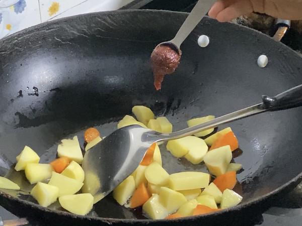 #年味食足#西紅柿土豆燉牛腩的做法-五香味燉菜譜