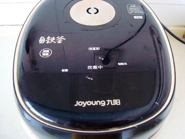 電飯煲燉魚頭的做法-麻辣味燉菜譜-易網(wǎng)健康養(yǎng)生網(wǎng) 電飯煲燉魚頭的做法-麻辣味燉菜譜