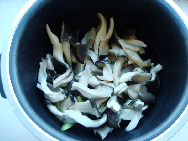 電飯煲燉魚頭的做法-麻辣味燉菜譜-易網(wǎng)健康養(yǎng)生網(wǎng) 電飯煲燉魚頭的做法-麻辣味燉菜譜