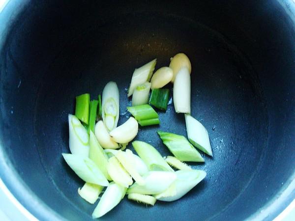 電飯煲燉魚頭的做法-麻辣味燉菜譜-易網(wǎng)健康養(yǎng)生網(wǎng) 電飯煲燉魚頭的做法-麻辣味燉菜譜