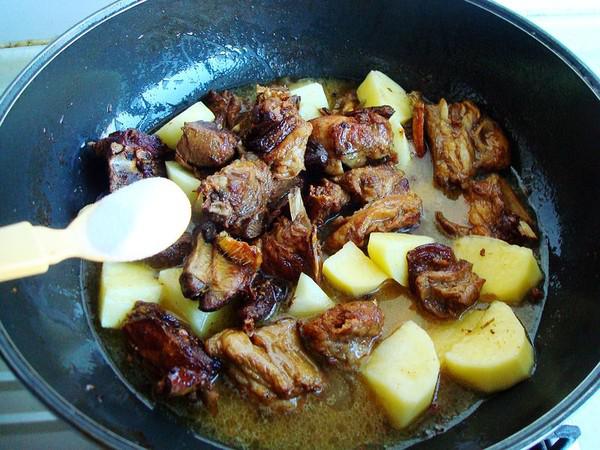 土豆燒羊肉的做法-家常味燒菜譜