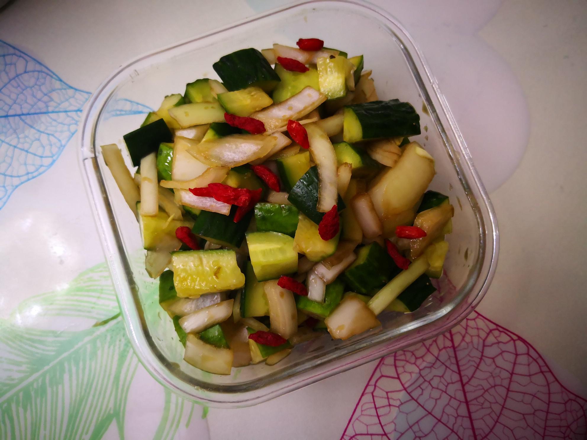 圓蔥拌黃瓜枸杞的做法-家常味拌菜譜