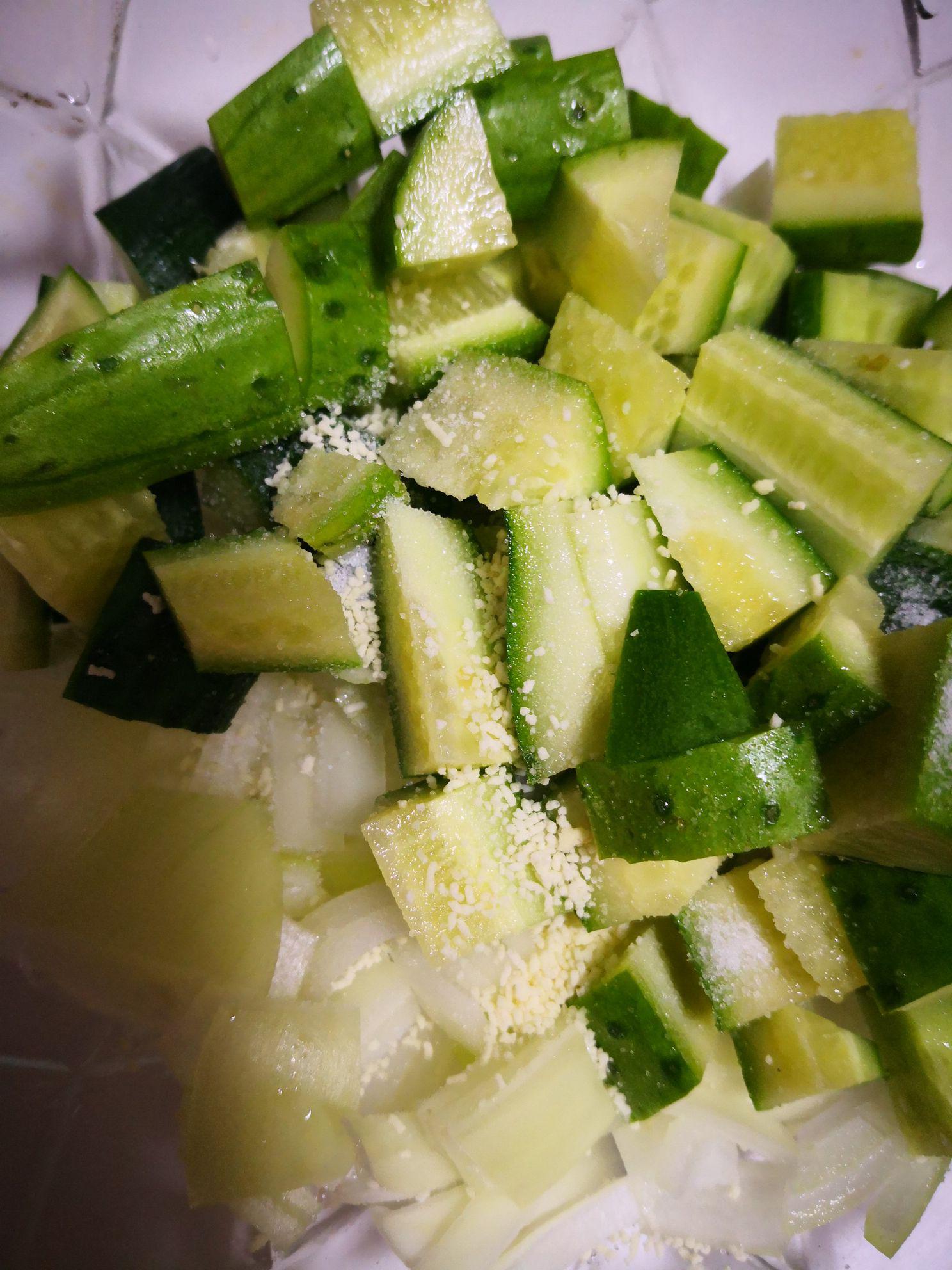 圓蔥拌黃瓜枸杞的做法-家常味拌菜譜