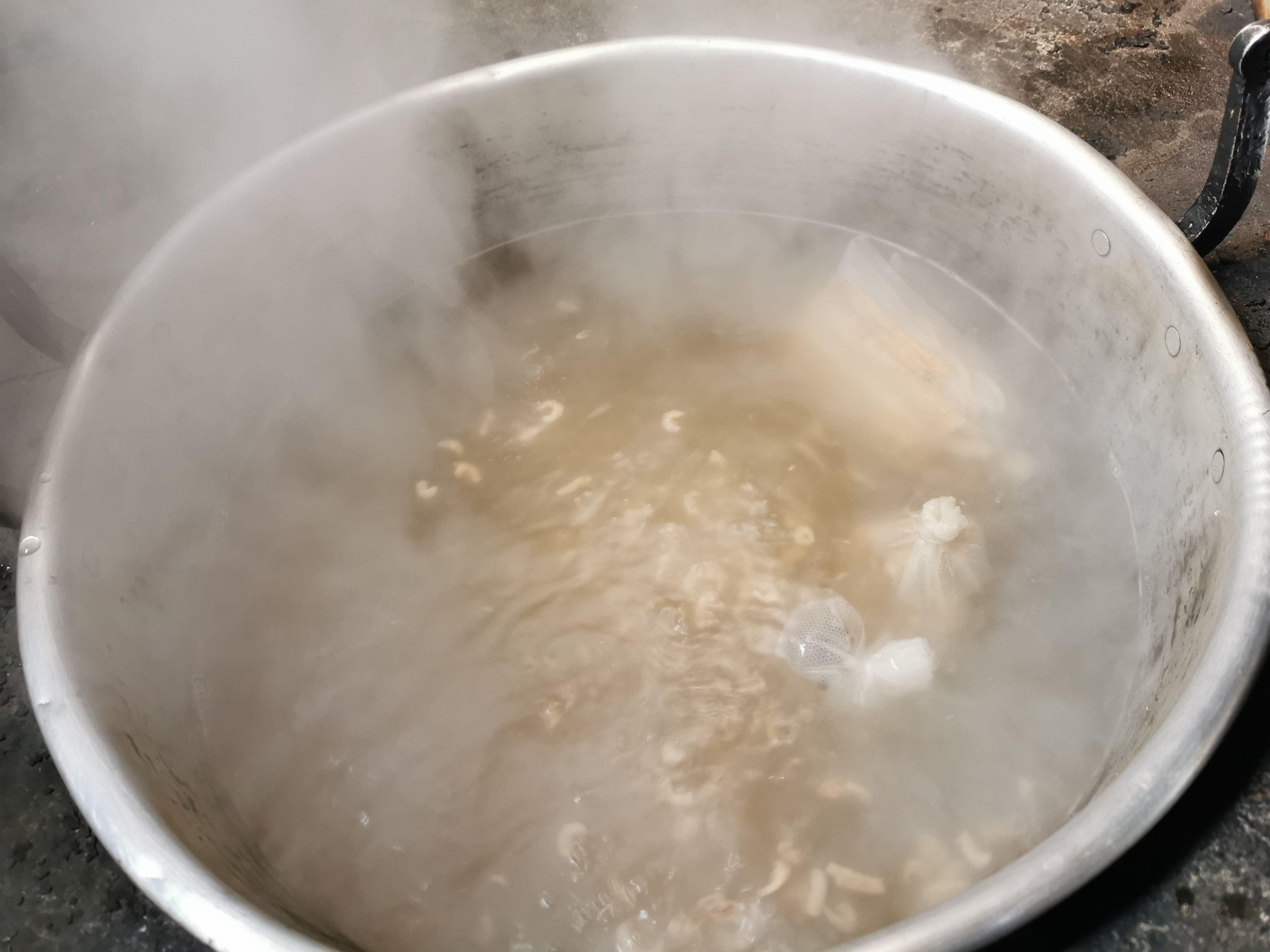 豬肚雞煲（鳳投胎版）的做法-咸鮮味煲菜譜