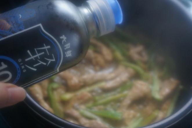 肉質(zhì)酥嫩的秘訣在此，快手家常菜——酥嫩小炒肉的做法-咸鮮味炒菜譜