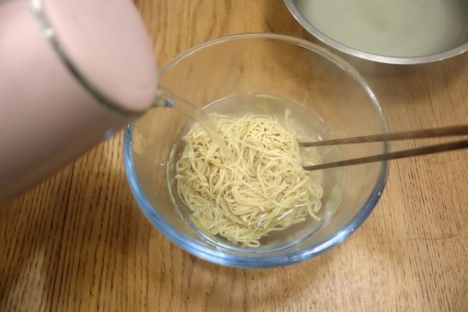 燙拌豆腐絲的做法-家常味拌菜譜