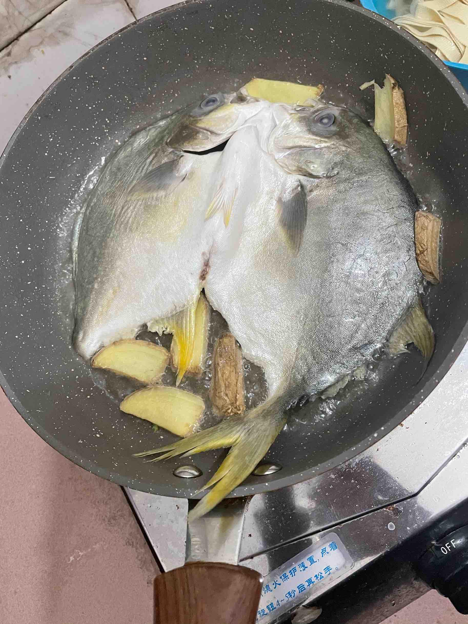 家庭版簡易烤魚的做法-麻辣味煎菜譜