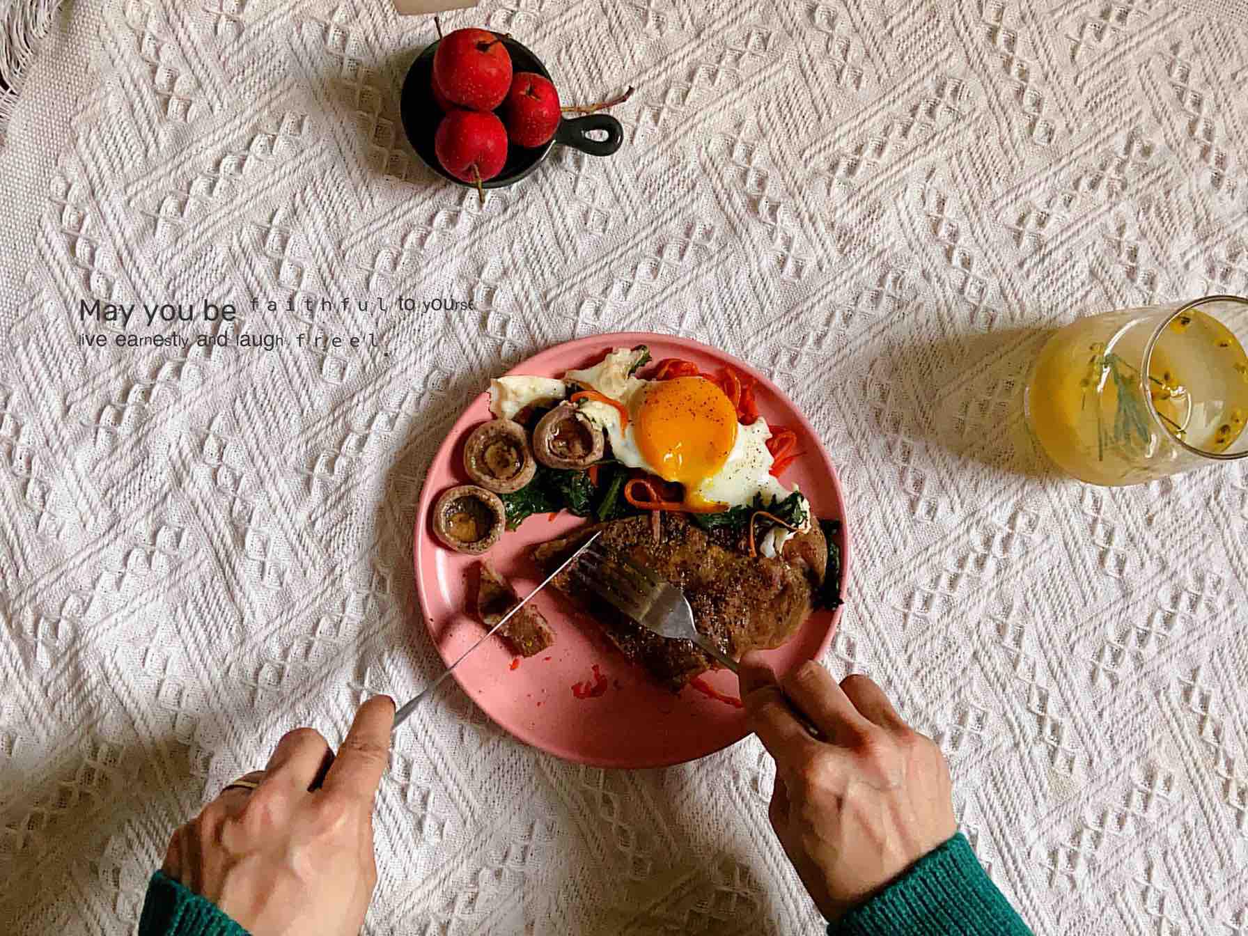 宅家也可以有大餐～～假期牛排的做法-黑椒味煎菜譜