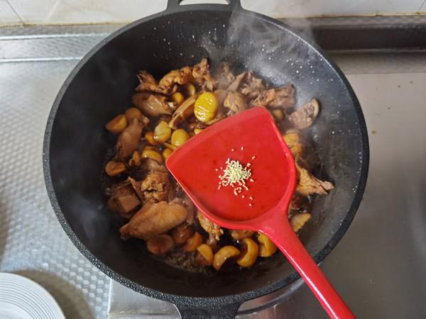 好吃入味的板栗燉雞的做法-咸鮮味燜菜譜-易網健康養生網 好吃入味的板栗燉雞的做法-咸鮮味燜菜譜