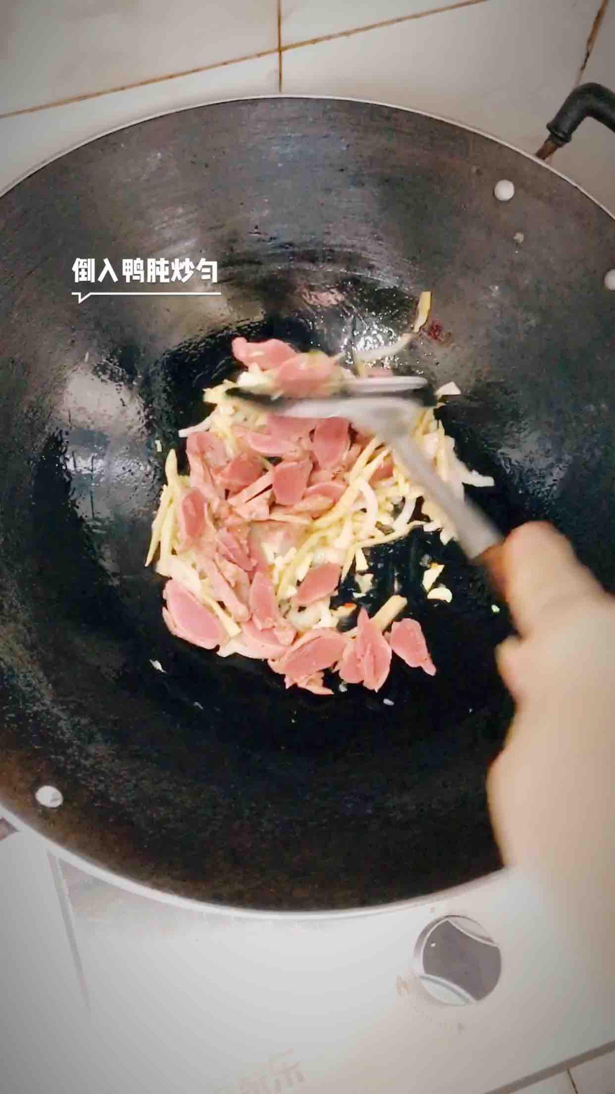 野酸筍鹵鴨肫的做法-酸辣味炒菜譜