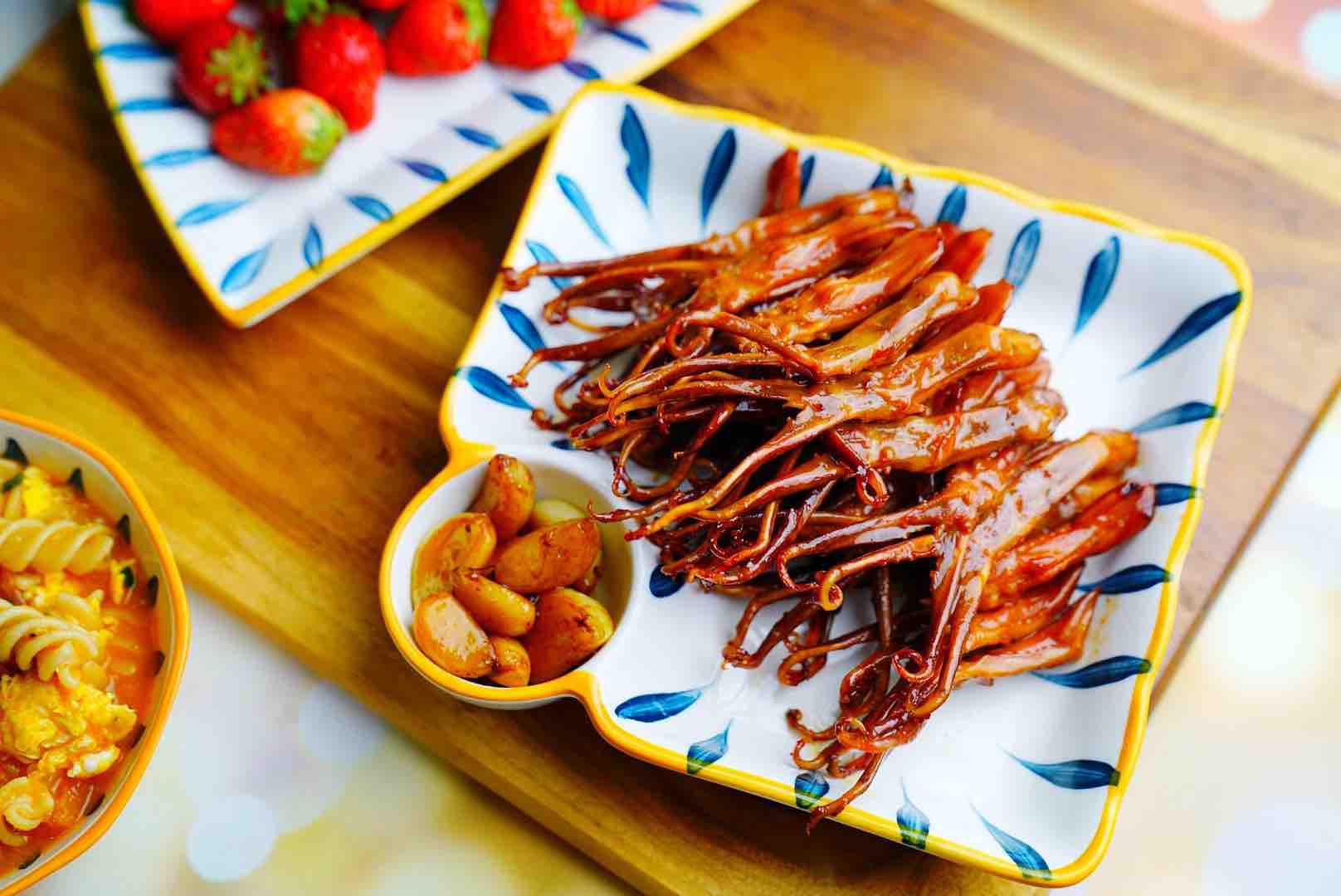 按孩子的要求，來個全新的鴨舌小吃的做法-家常味燒菜譜