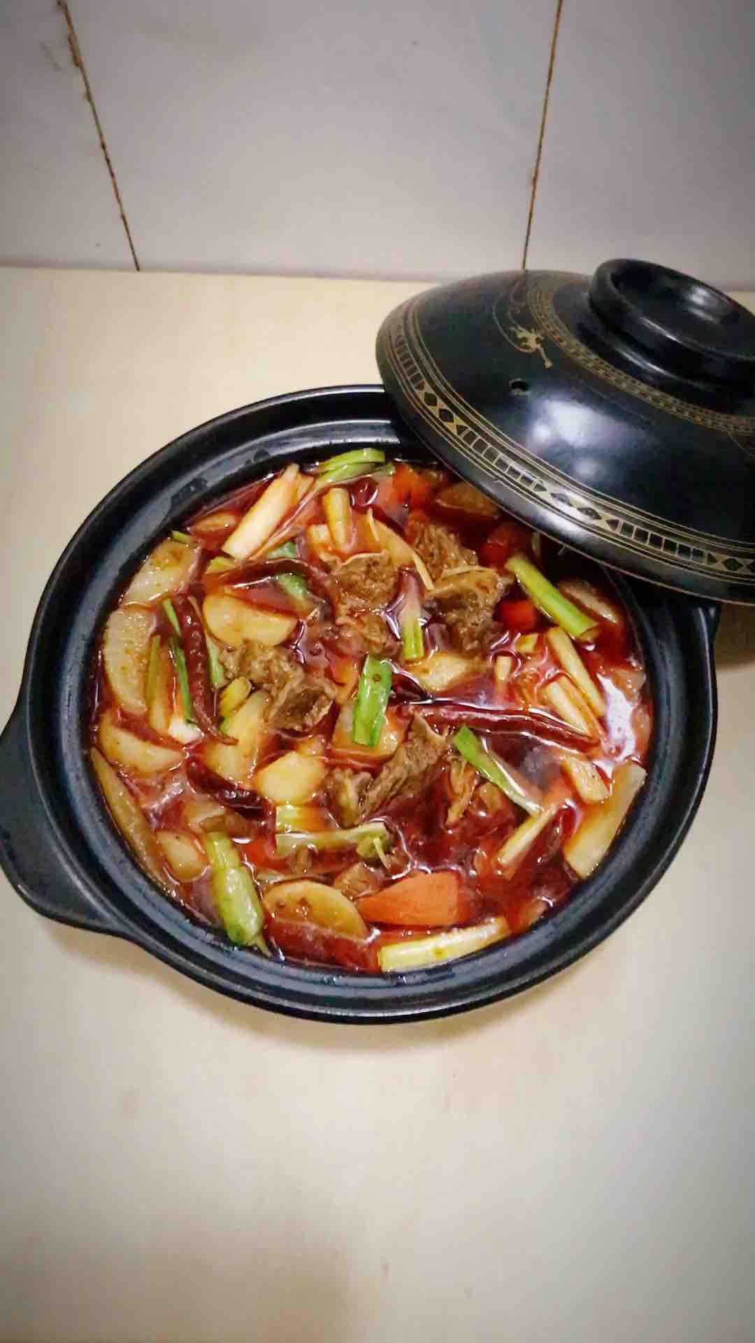 砂鍋燉牛腩的做法-香辣味燉菜譜