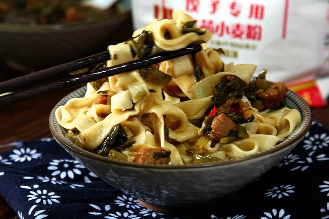 雪菜肉丁手搟面的做法-咸鮮味煮菜譜