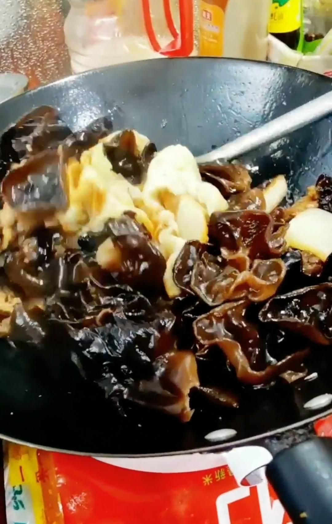 木耳炒肉的做法-咸鮮味炒菜譜