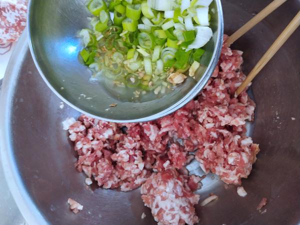 干炸丸子的做法-家常味炸菜譜