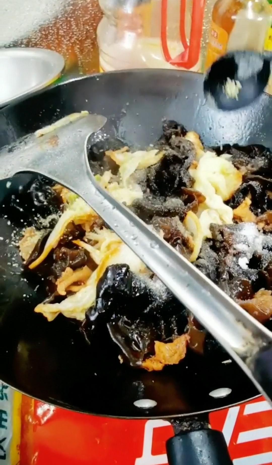 木耳炒肉的做法-咸鮮味炒菜譜