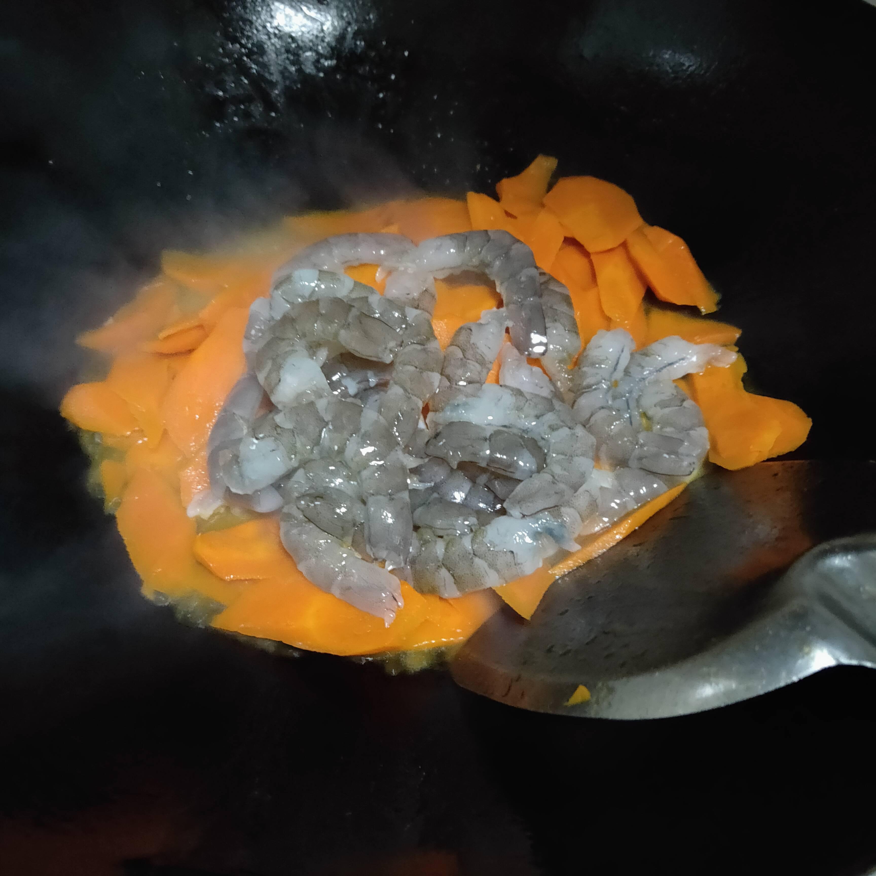 胡蘿卜炒蝦仁的做法-咸鮮味炒菜譜
