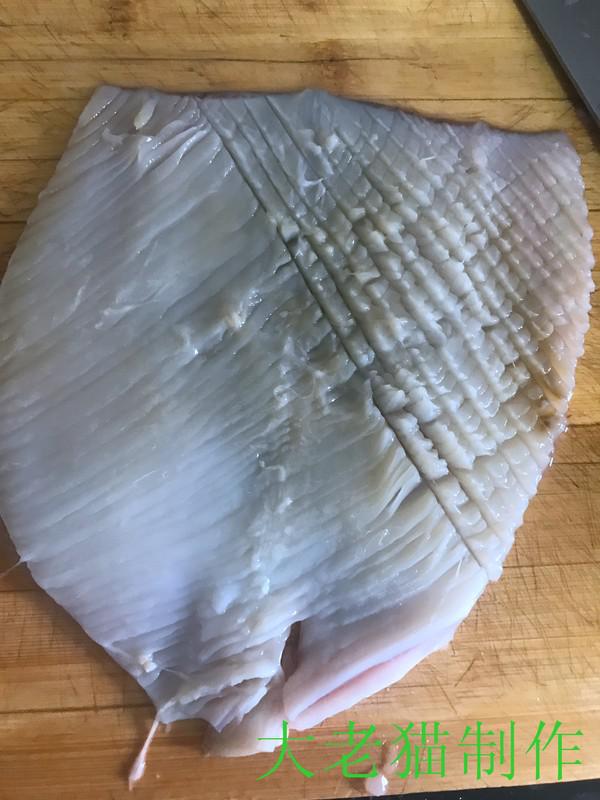 韭菜炒魷魚花的做法-咸鮮味炒菜譜-易網健康養生網 韭菜炒魷魚花的做法-咸鮮味炒菜譜