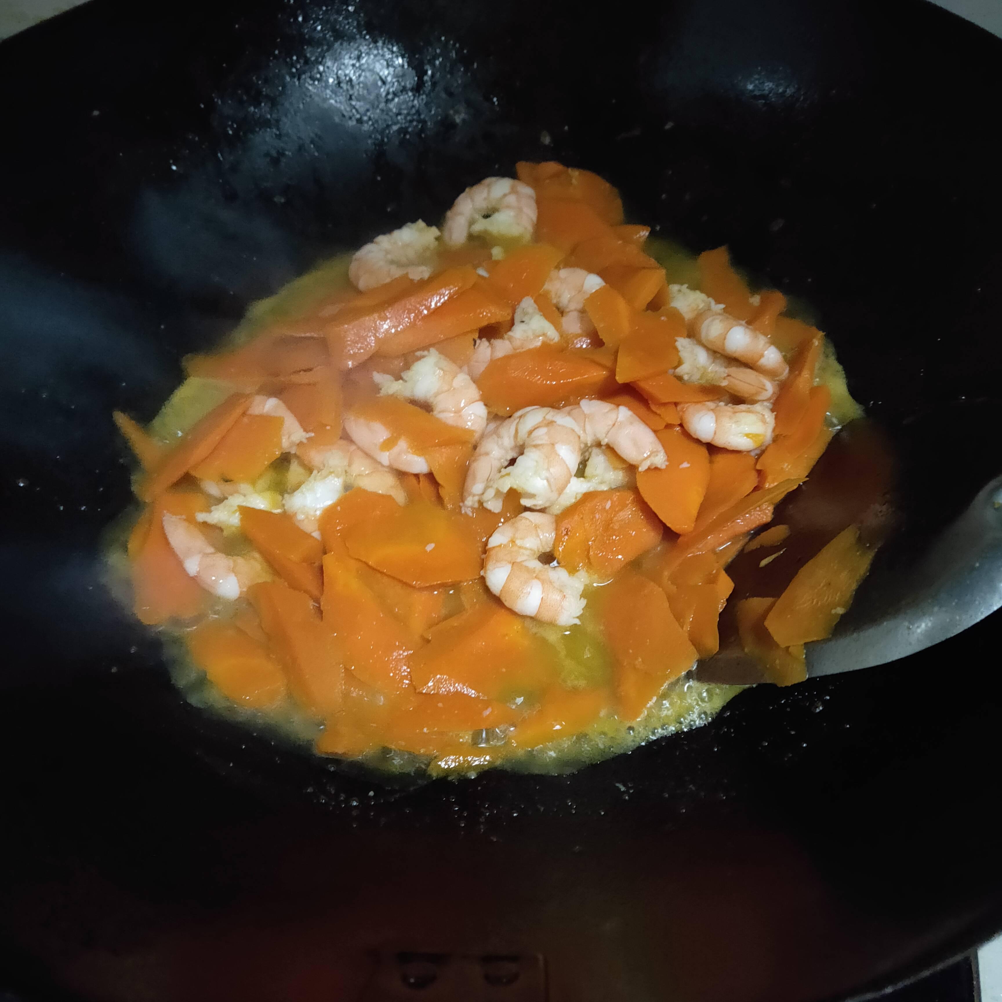 胡蘿卜炒蝦仁的做法-咸鮮味炒菜譜