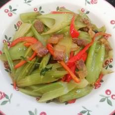 簡(jiǎn)簡(jiǎn)單單也不失美味~~臘肉炒西芹的做法-家常味炒菜譜