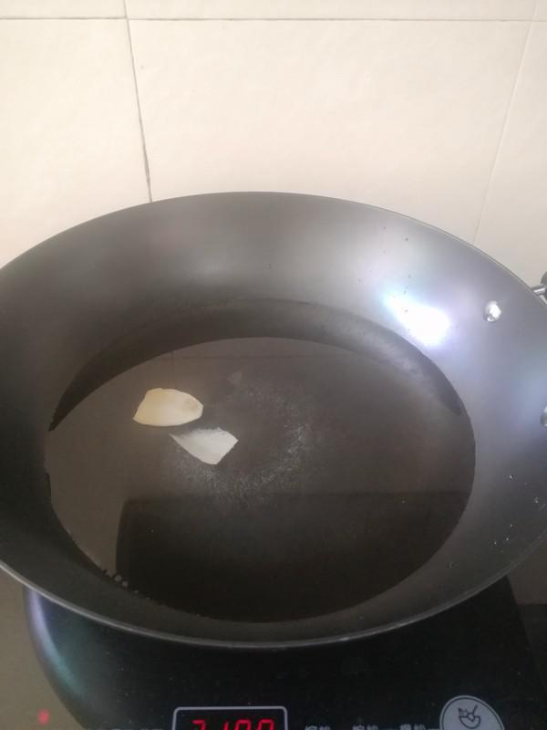 簡(jiǎn)簡(jiǎn)單單也不失美味~~臘肉炒西芹的做法-家常味炒菜譜