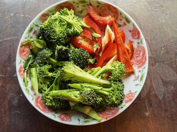 蝦仁炒西蘭花的做法-家常味炒菜譜-易網健康養生網 蝦仁炒西蘭花的做法-家常味炒菜譜
