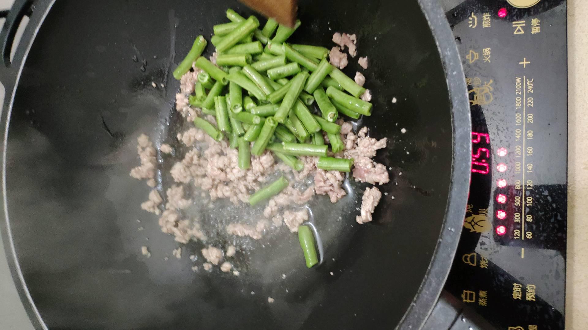 豆角玉米雞腿菇炒肉沫的做法-家常味炒菜譜