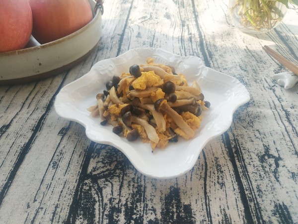 蟹味菇炒雞蛋的做法-家常味炒菜譜