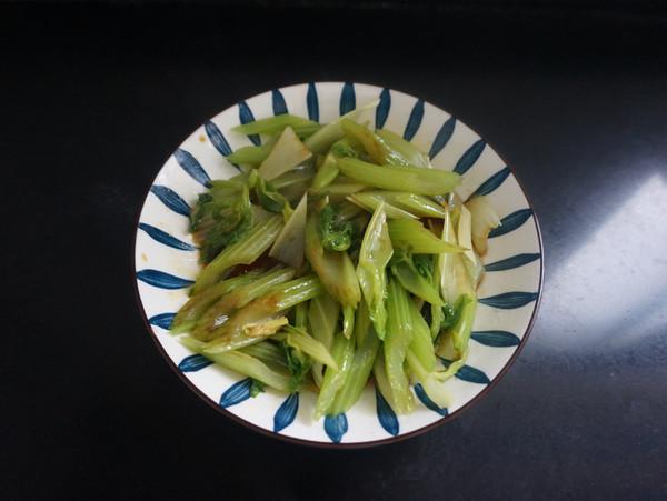 高纖又補腦的涼拌輕食——西芹拌桃仁的做法-酸甜味拌菜譜