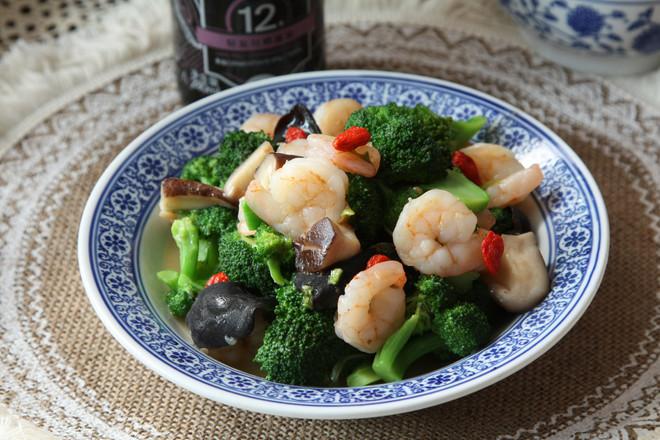 香菇西藍(lán)花炒蝦仁的做法-家常味炒菜譜