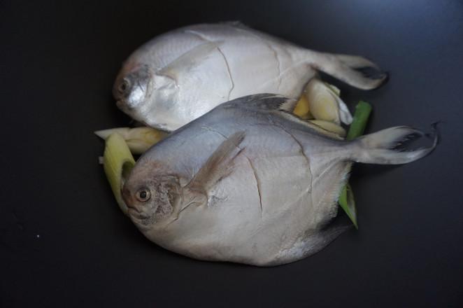 不用煎烤炸也可以做出美味的鯧魚的做法-家常味燒菜譜