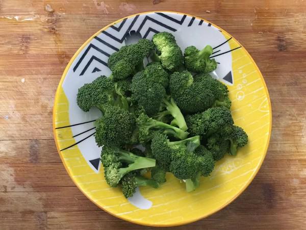 香菇西藍(lán)花炒蝦仁的做法-家常味炒菜譜