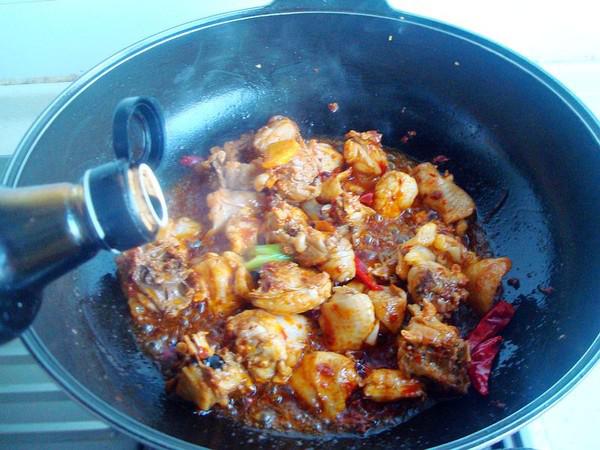 干豇豆香菇燒土雞的做法-香辣味燒菜譜