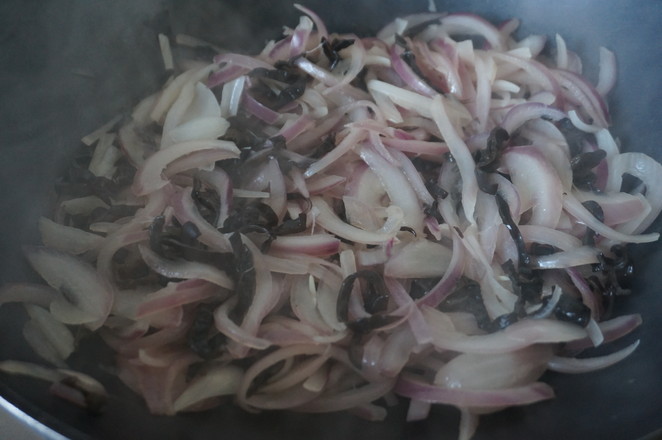 洋蔥木耳炒肉絲的做法-家常味炒菜譜