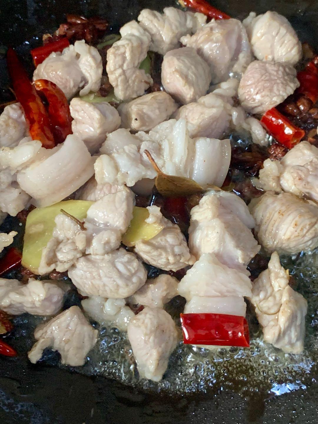 板面 紅燒肉面的做法-香辣味燉菜譜