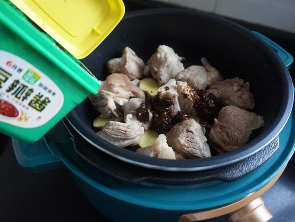 木耳燉肉的做法-醬香味燉菜譜