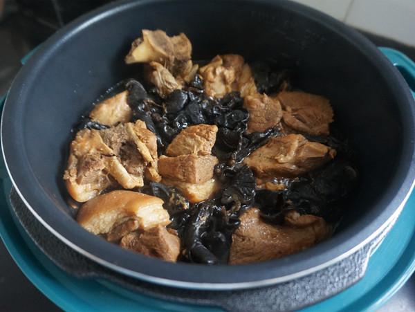 木耳燉肉的做法-醬香味燉菜譜