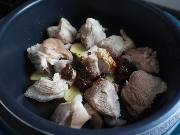 木耳燉肉的做法-醬香味燉菜譜