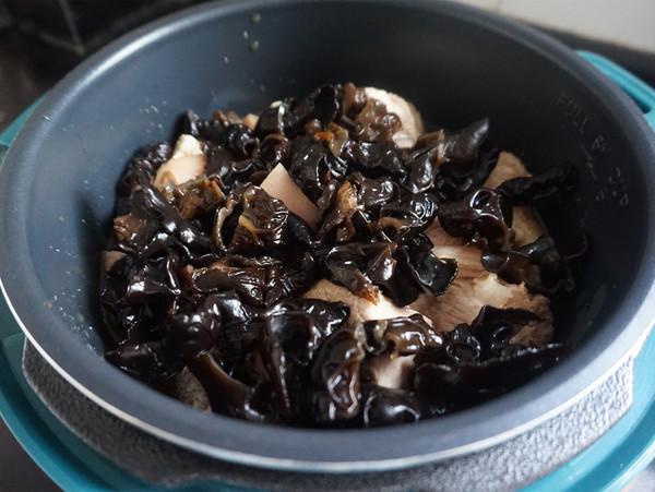 木耳燉肉的做法-醬香味燉菜譜