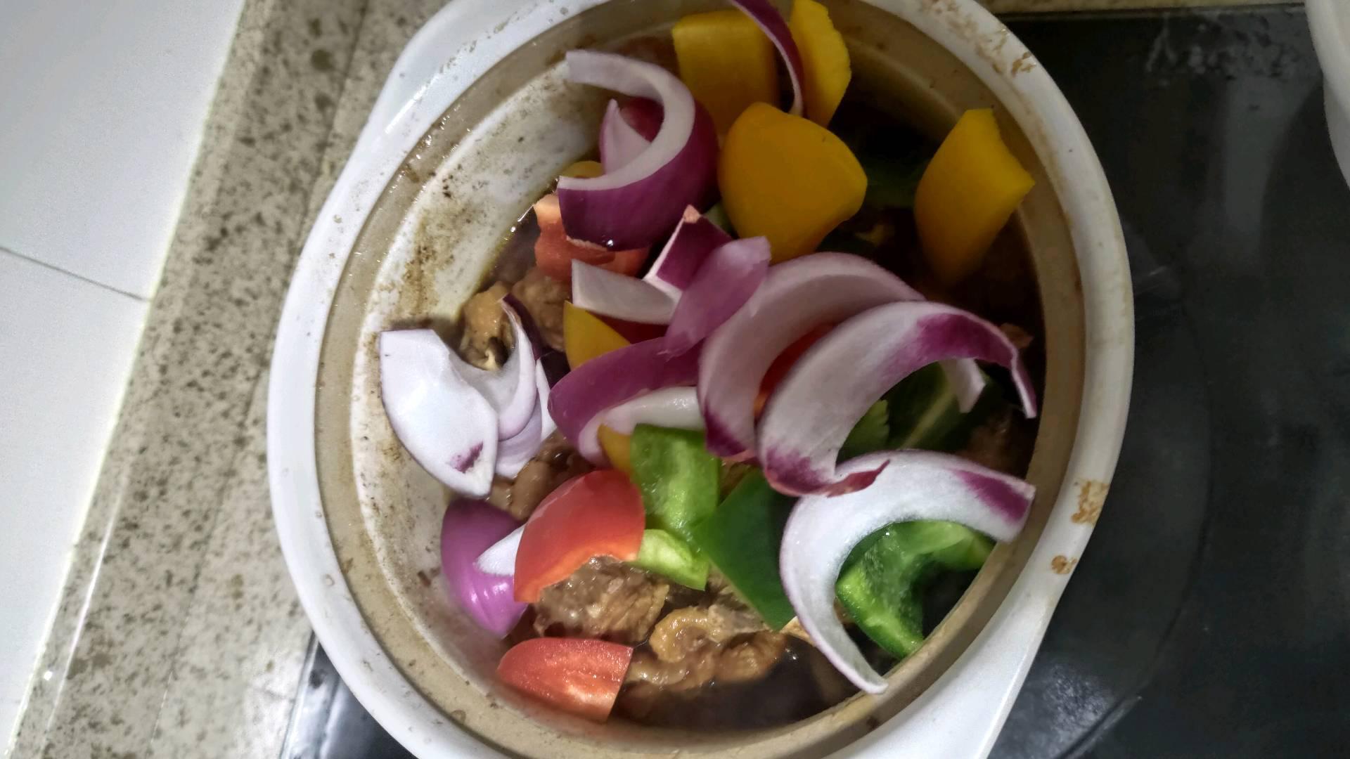 基礎粵菜 沙姜啫啫雞煲的做法-咸鮮味燜菜譜