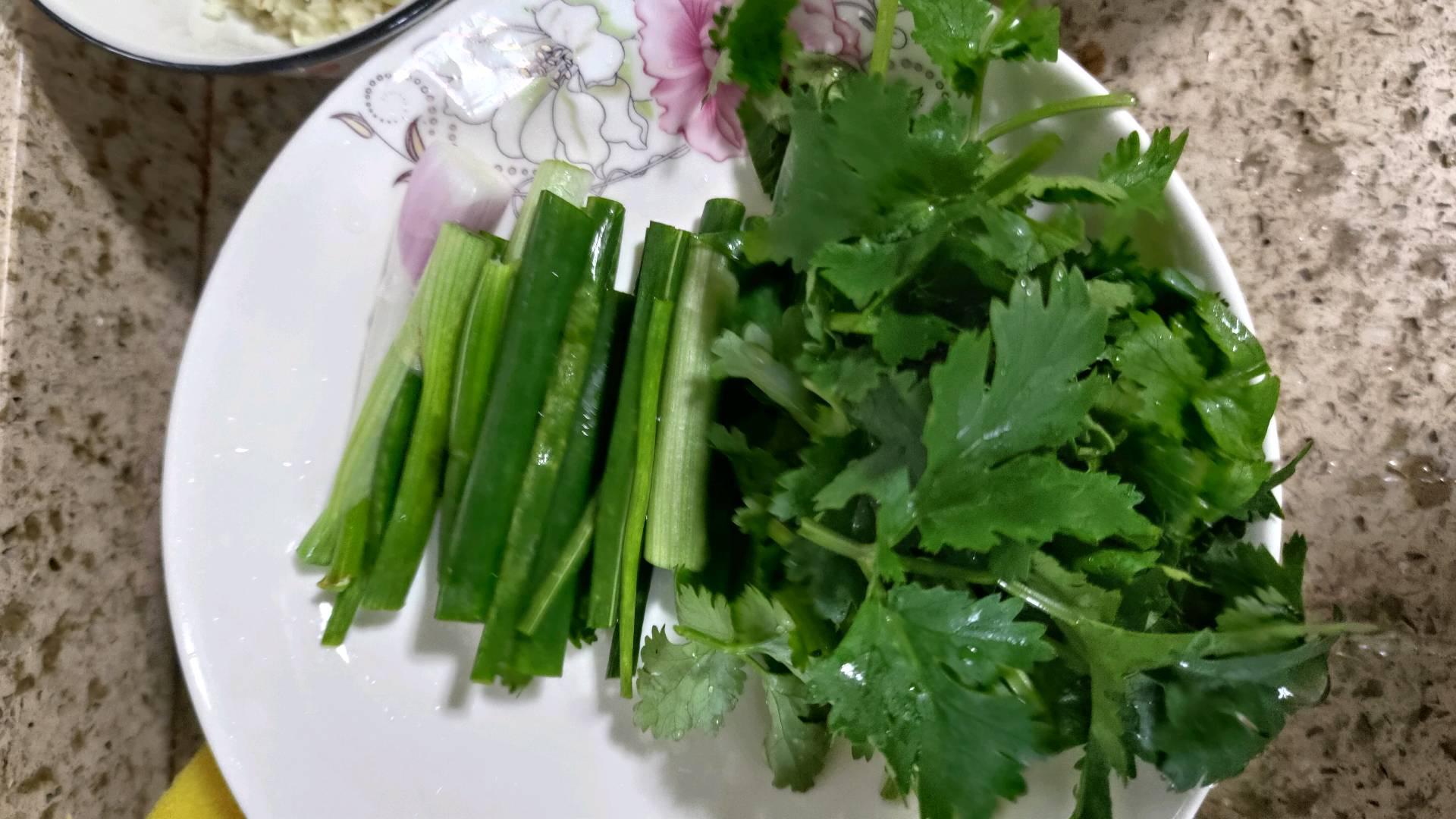 基礎粵菜 沙姜啫啫雞煲的做法-咸鮮味燜菜譜