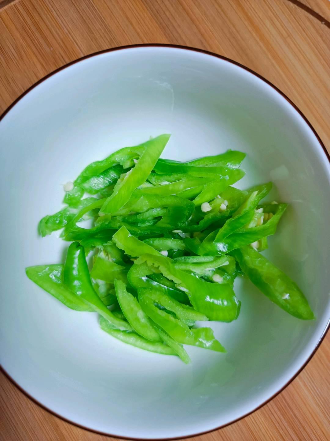 家常芹菜炒肉的做法-家常味炒菜譜