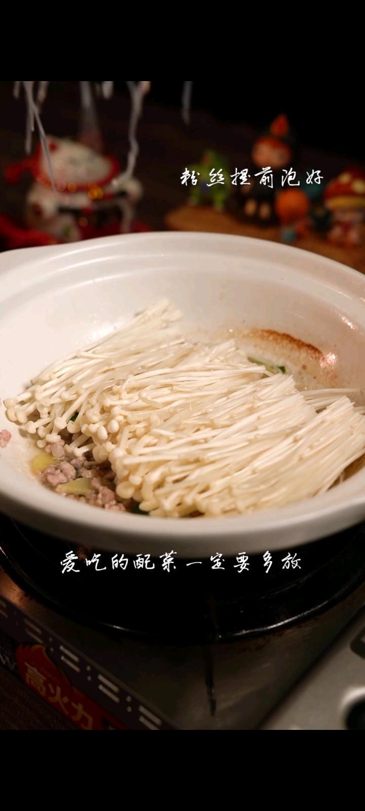 滑嫩多汁的蒜蓉生蠔煲，一口一個太滿足了的做法-咸鮮味蒸菜譜