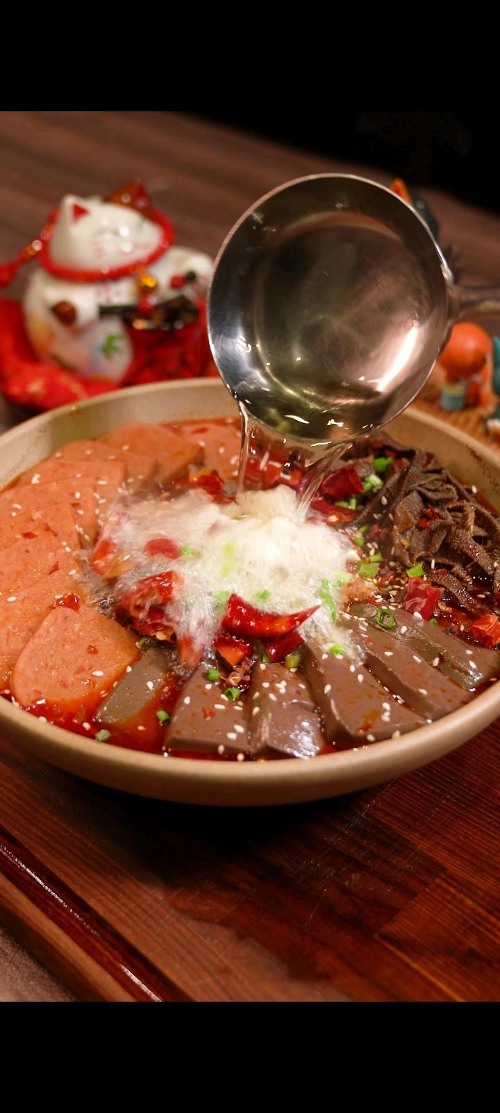 經(jīng)典川菜毛血旺，應(yīng)該沒(méi)人不愛(ài)吧的做法-香辣味煮菜譜