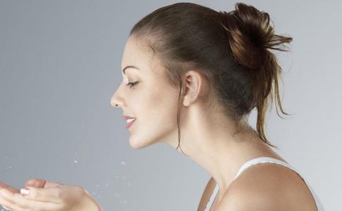  女性晚上護(hù)膚很重要 你應(yīng)牢記這5點(diǎn)