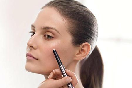 肌膚受損滿臉痘痘，這些辦法輕松解決