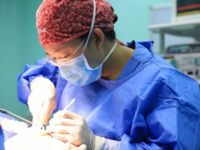 【隆鼻的“潛規(guī)則”】醫(yī)生是“看人收費(fèi)的”？