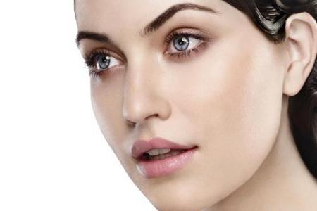 痘痘肌膚、干皮、油皮膚質大不同,護膚方法有訣竅-易網健康<a href=http://m.henggaotouzi.com/jkys/ target=_blank class=infotextkey>養生</a>網 痘痘肌膚、干皮、油皮膚質大不同,護膚方法有訣竅