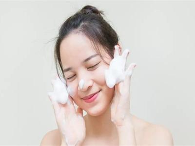 適用任何膚質(zhì)的洗面奶，雛菊的天空溫和又保濕值得推薦