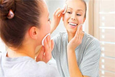 臉上肌膚長斑的三個(gè)重要原因 女性一定要避免皮膚色衰暗沉